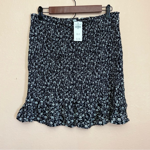 Hollister Top and Skirt Set - Picture 4 of 7